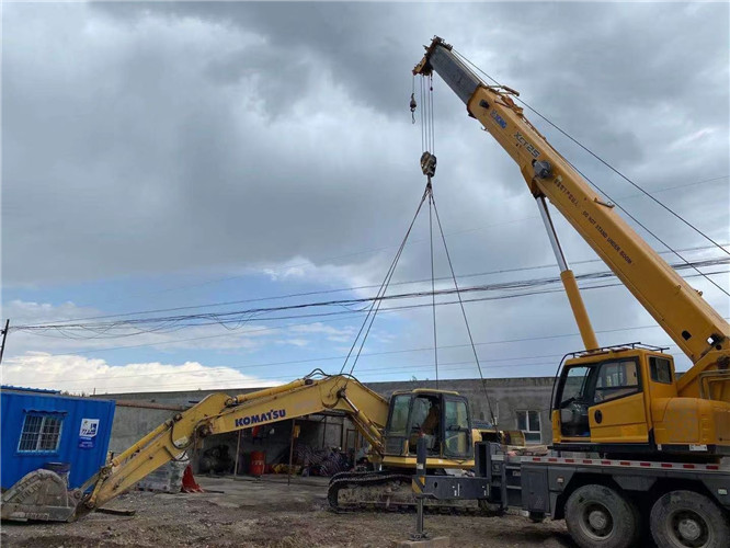 阜平县25吨吊车的工作半径是多少？